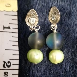 AVAILABLE -Jewelry Handmade One of a kind Peridot pearl earrings
